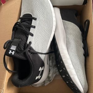 Underarmour micro g pursuit d size 11 wide 2 E